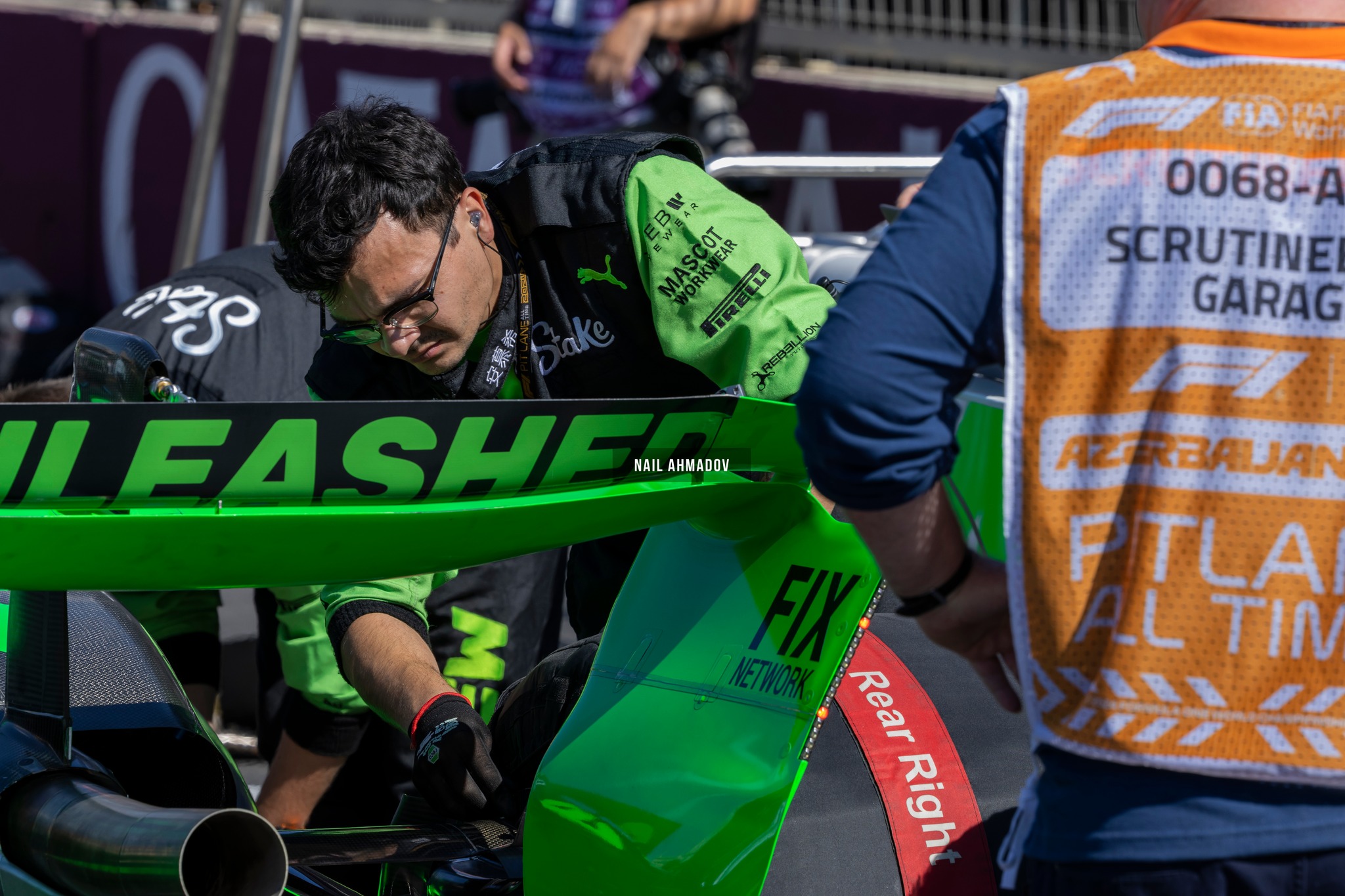 Yarışdan öncə pit-stop zonasında gərgin hazırlıq – hər saniyə önəmlidir