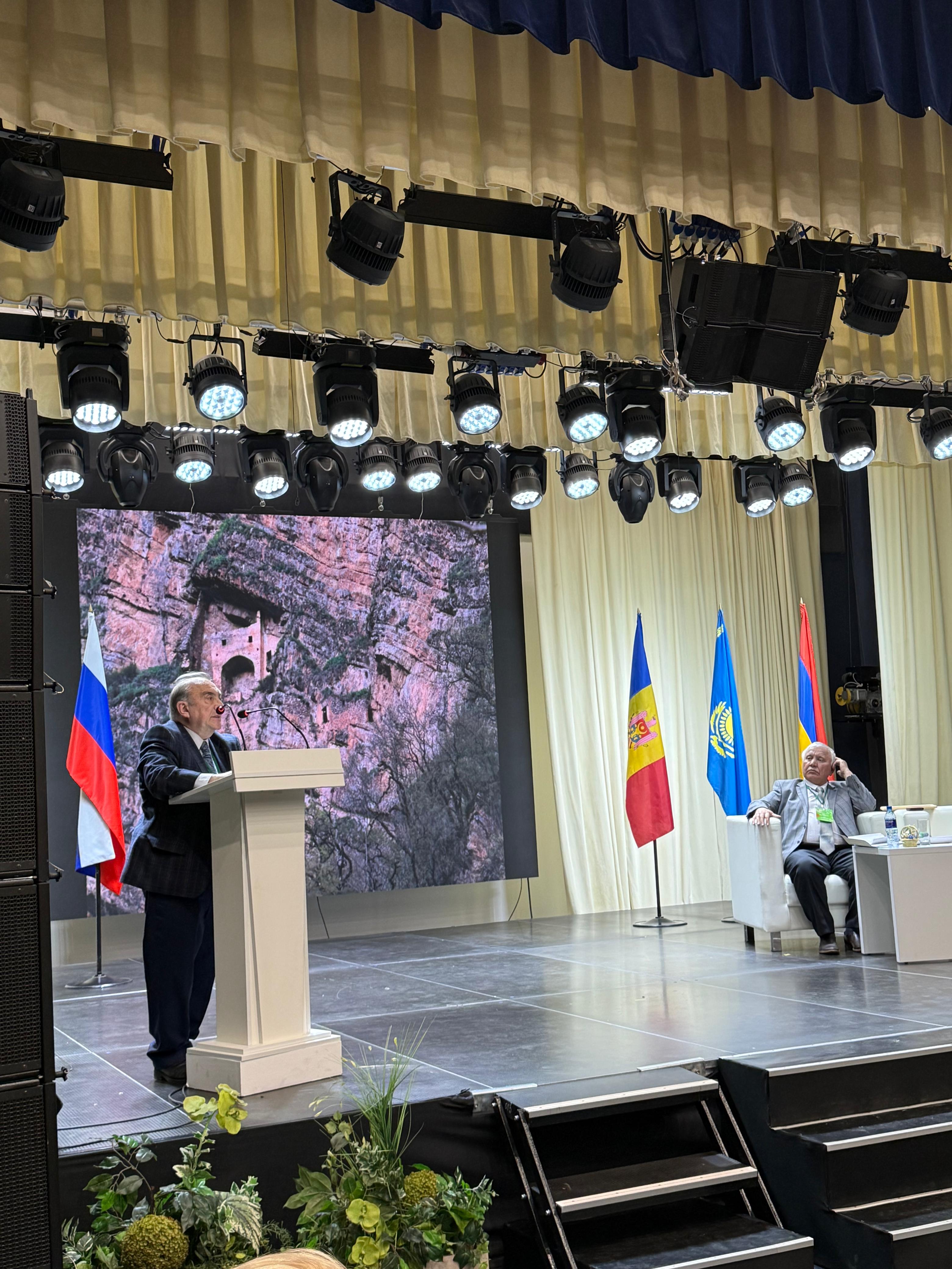 AFB İdarə heyətinin üzvü Aydın Mehdiyev  Beynəlxalq Forumda