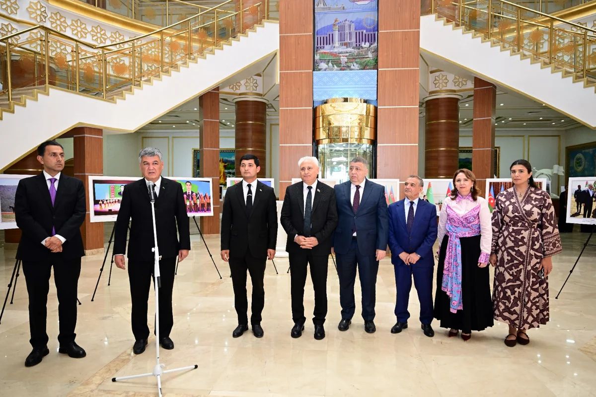 Arkadağ şəhərində “Azərbaycan – obyektivdən tarixə” fotosərgisi açılıb